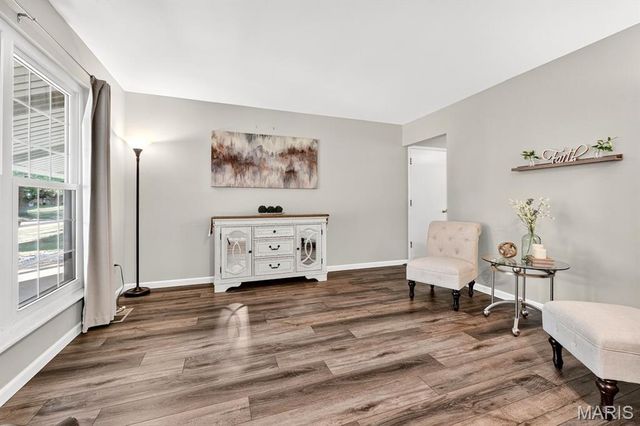 3716 Rue De Renard, Florissant, MO 63034