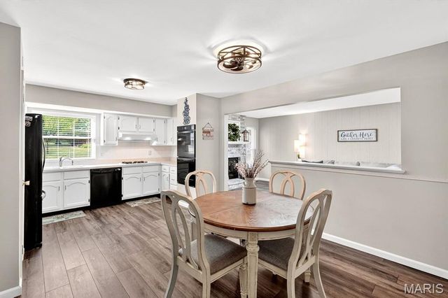 3716 Rue De Renard, Florissant, MO 63034