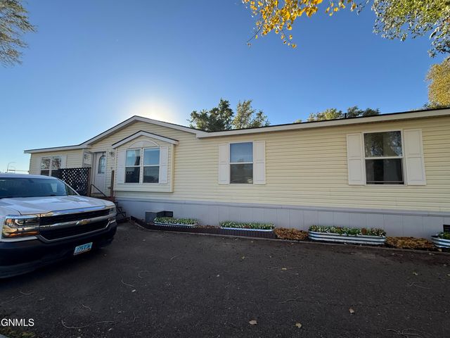 109 4th Avenue SE, Watford City, ND 58854 property photo
