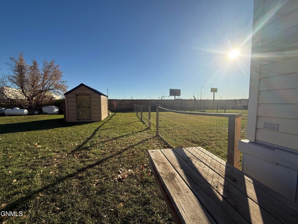 109 4th Avenue SE, Watford City, ND 58854 photo 2