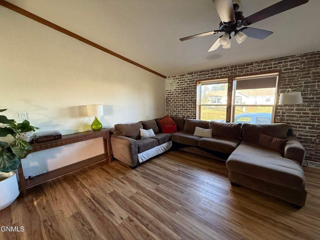 109 4th Avenue SE, Watford City, ND 58854 photo 4