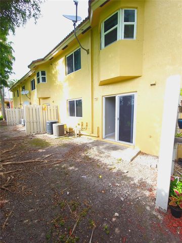 990 NE 33rd Ter 102, Homestead, FL 33033