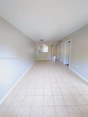 990 NE 33rd Ter 102, Homestead, FL 33033