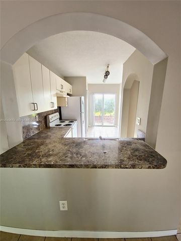 990 NE 33rd Ter 102, Homestead, FL 33033