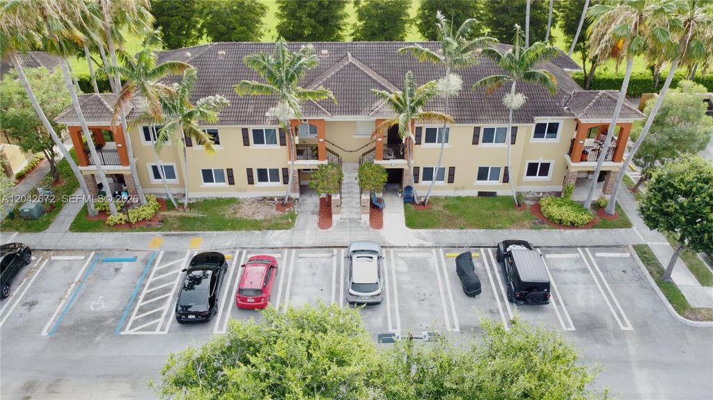 990 NE 33rd Ter 102, Homestead, FL 33033