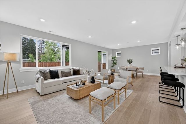 657 Barquist Lane N, Enumclaw, WA 98022
