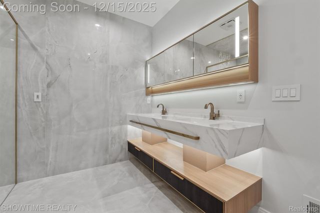 13281 Haddon Street, Fenton Charter Township, MI 48430