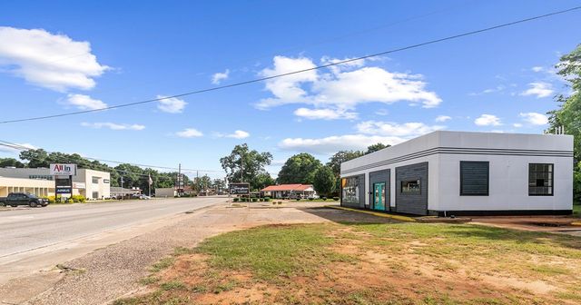 312 N Daleville Avenue, Daleville, AL 36322