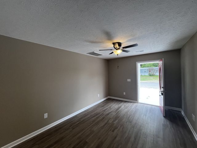 213 Thomas St, Tullahoma, TN 37388