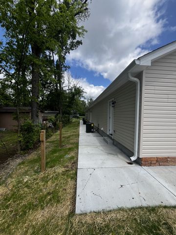 213 Thomas St, Tullahoma, TN 37388