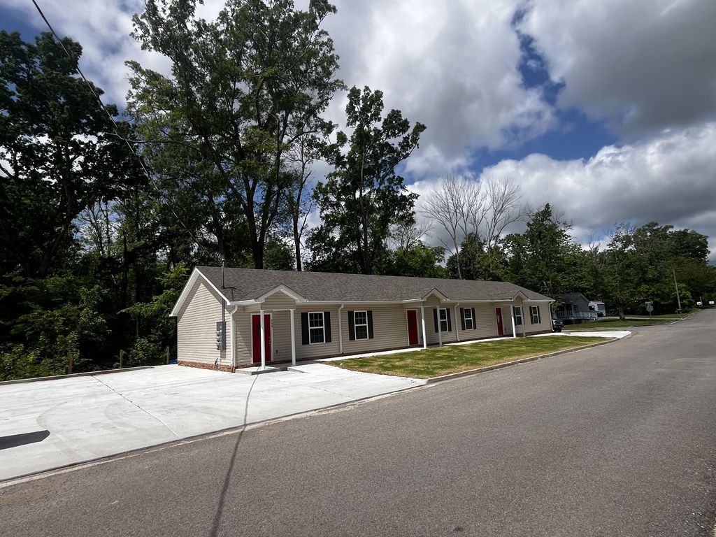 213 Thomas St, Tullahoma, TN 37388