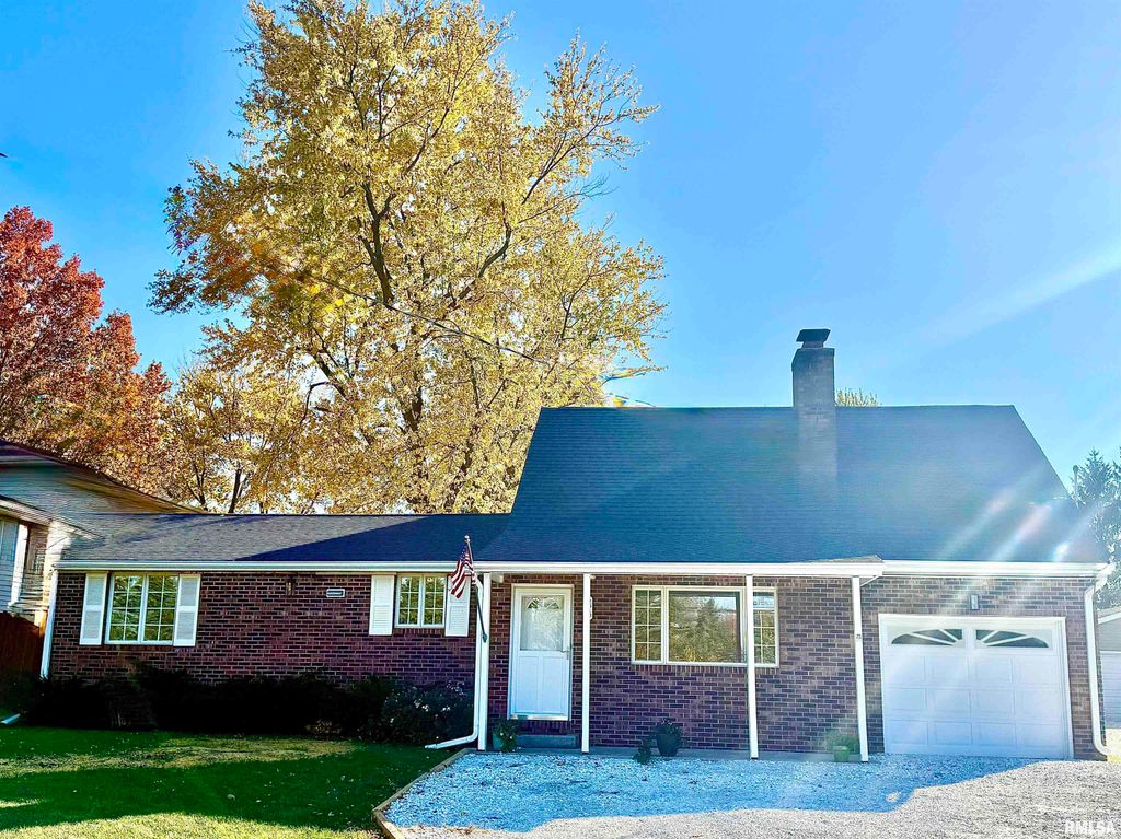 2010 W ALTA Road, Peoria, IL 61615