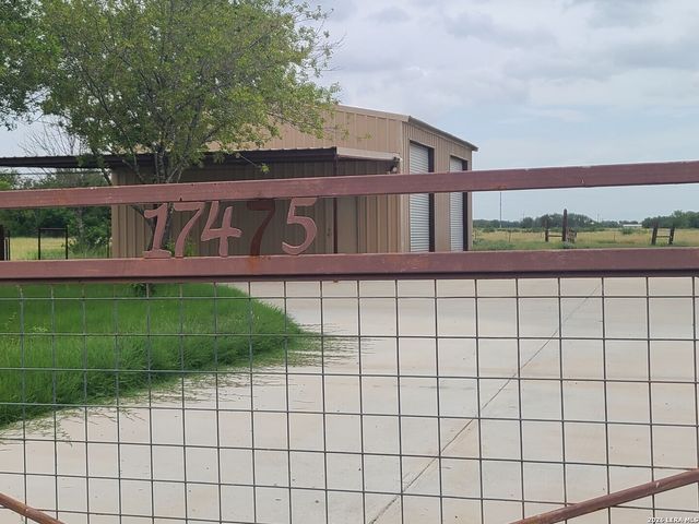 17475 FM 463, Natalia, TX 78059