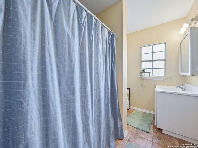 17475 FM 463, Natalia, TX 78059