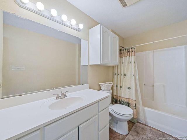 17475 FM 463, Natalia, TX 78059