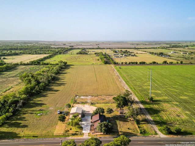 17475 FM 463, Natalia, TX 78059