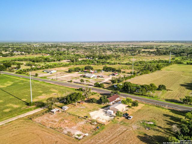 17475 FM 463, Natalia, TX 78059