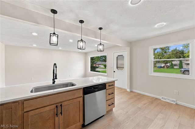 771 E 348th Street, Eastlake, OH 44095