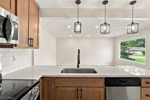 771 E 348th Street, Eastlake, OH 44095
