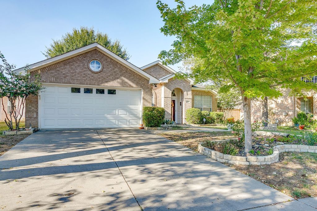2742 Lakeside Drive, Burleson, TX 76028