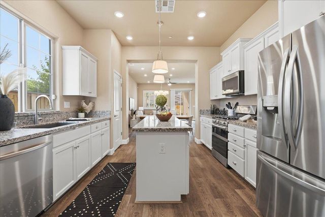 6153 Shimmer Falls Dr, Roseville, CA 95747