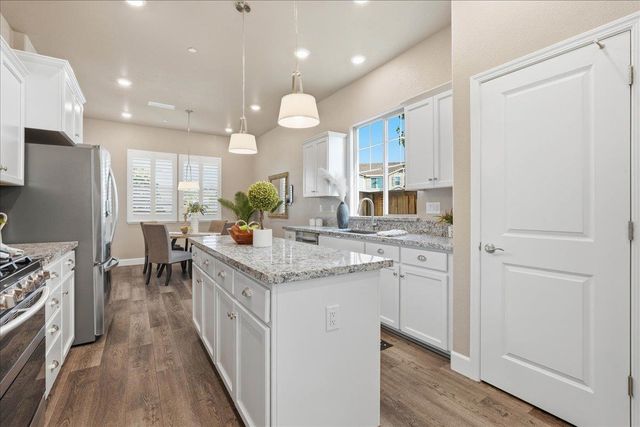 6153 Shimmer Falls Dr, Roseville, CA 95747