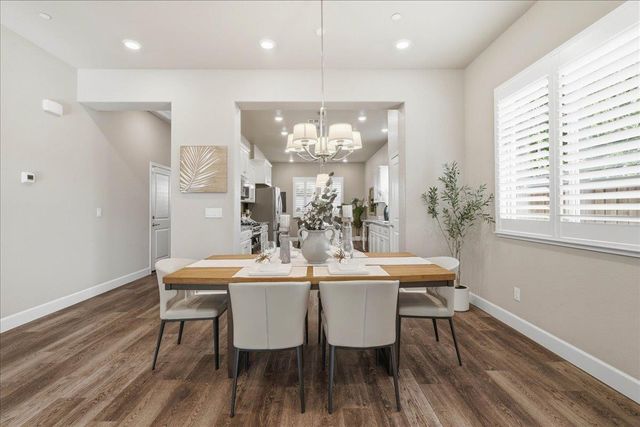 6153 Shimmer Falls Dr, Roseville, CA 95747