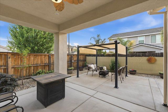 6153 Shimmer Falls Dr, Roseville, CA 95747