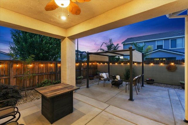 6153 Shimmer Falls Dr, Roseville, CA 95747