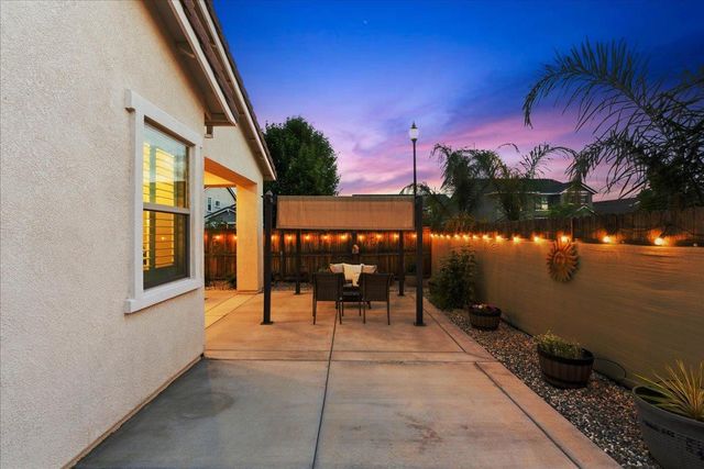 6153 Shimmer Falls Dr, Roseville, CA 95747