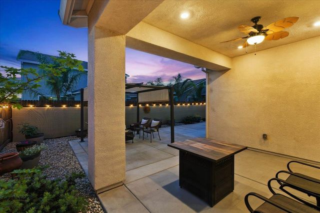 6153 Shimmer Falls Dr, Roseville, CA 95747