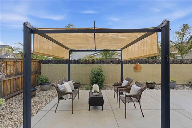 6153 Shimmer Falls Dr, Roseville, CA 95747