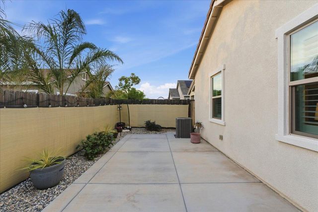 6153 Shimmer Falls Dr, Roseville, CA 95747