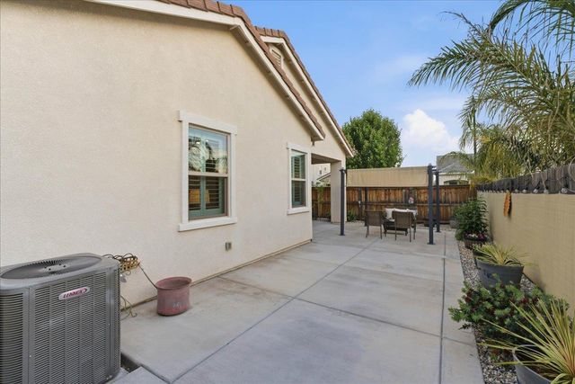 6153 Shimmer Falls Dr, Roseville, CA 95747