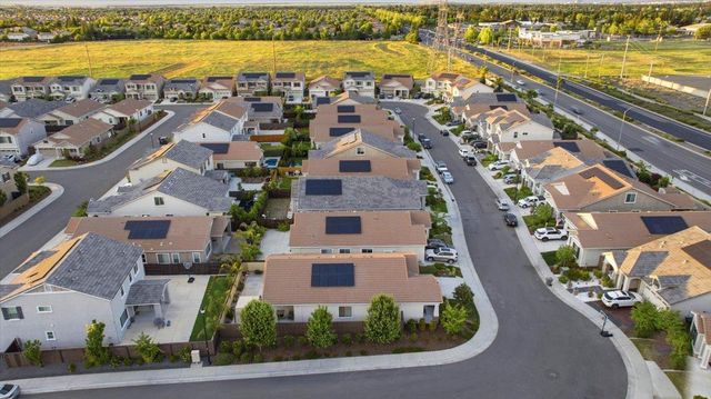 6153 Shimmer Falls Dr, Roseville, CA 95747