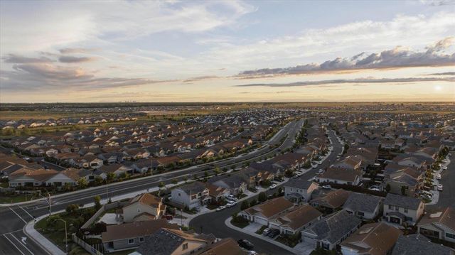 6153 Shimmer Falls Dr, Roseville, CA 95747