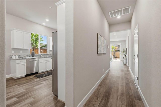 6153 Shimmer Falls Dr, Roseville, CA 95747