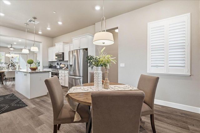 6153 Shimmer Falls Dr, Roseville, CA 95747