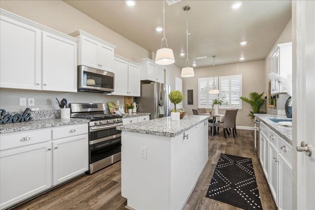 6153 Shimmer Falls Dr, Roseville, CA 95747