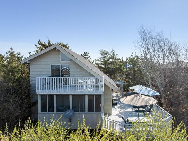 200 Clipper Road, Corneille Estates, NY 11706