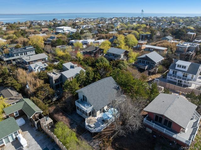 200 Clipper Road, Corneille Estates, NY 11706