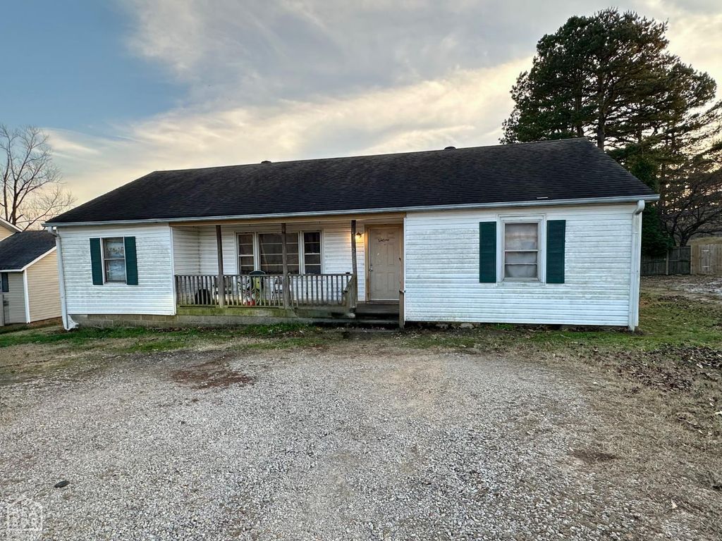 2712 Fairview Road, Paragould, AR 72450