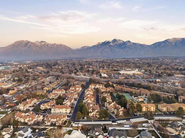 588 E BRIARSPRINGS CIR, Midvale, UT 84047