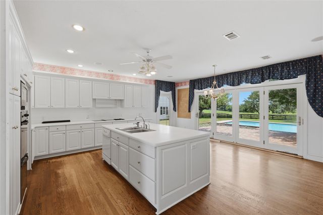 13350 Hopes Creek Road, College Station, TX 77845