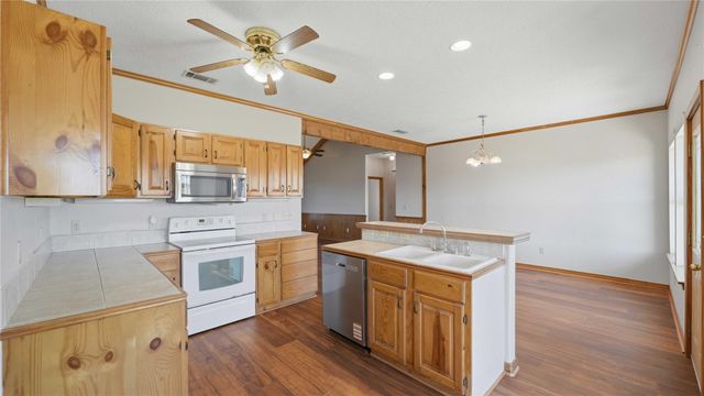 4355 SE River RD, Martindale, TX 78655