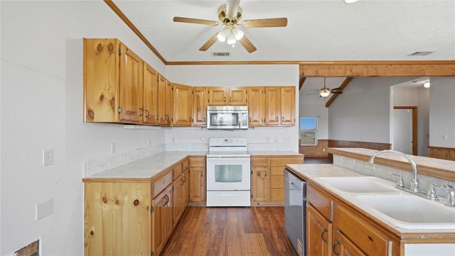 4355 SE River RD, Martindale, TX 78655