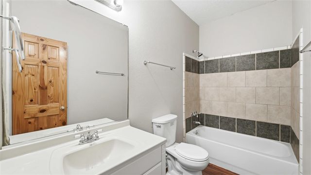 4355 SE River RD, Martindale, TX 78655