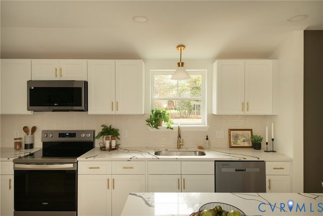 14 Beauregard Ave, Highland Springs, VA 23075