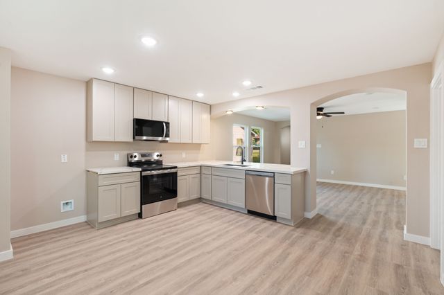 211 Garlock Street, Wilmer, TX 75172