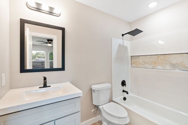 211 Garlock Street, Wilmer, TX 75172